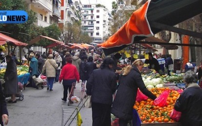 Athens: Striking market vendors hand out 20 tons of free food