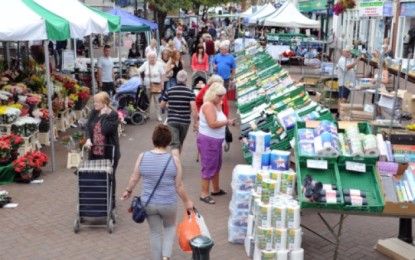 Cheaper stalls for market traders as council cuts fees