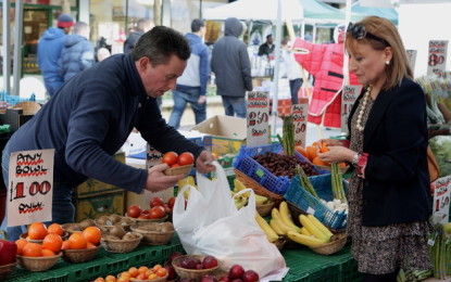 Crawley market traders given one week extension in Queens Square